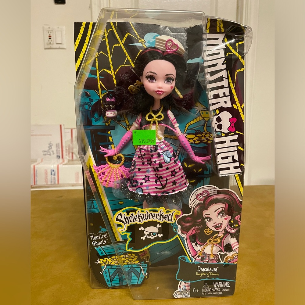 Monster High Shriekwrecked Draculaura 12” doll. 2016 Collectible NWT NRFB